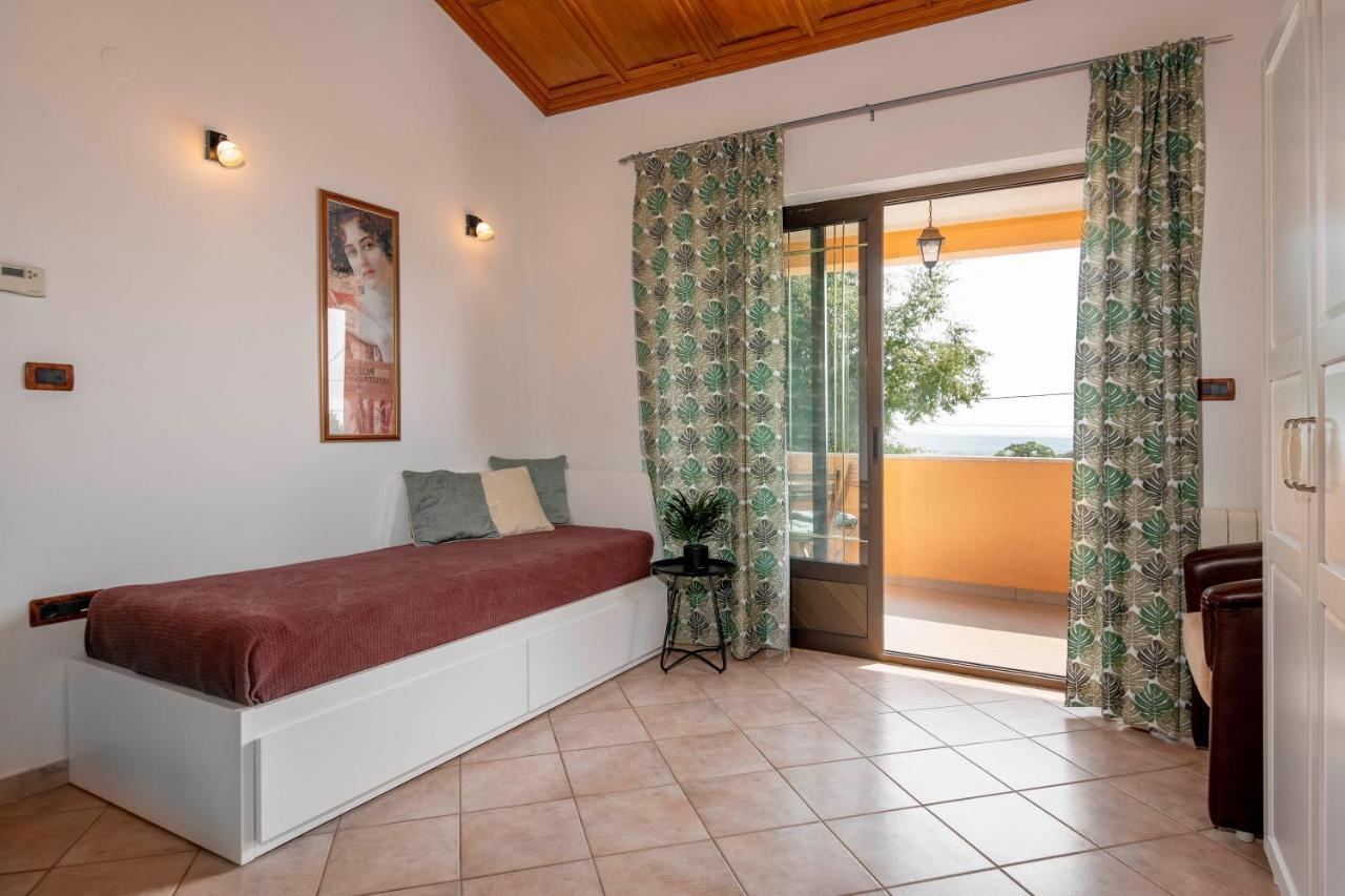 Villa Margerita With Private Pool, Yard And Parking Kaštelir Dış mekan fotoğraf