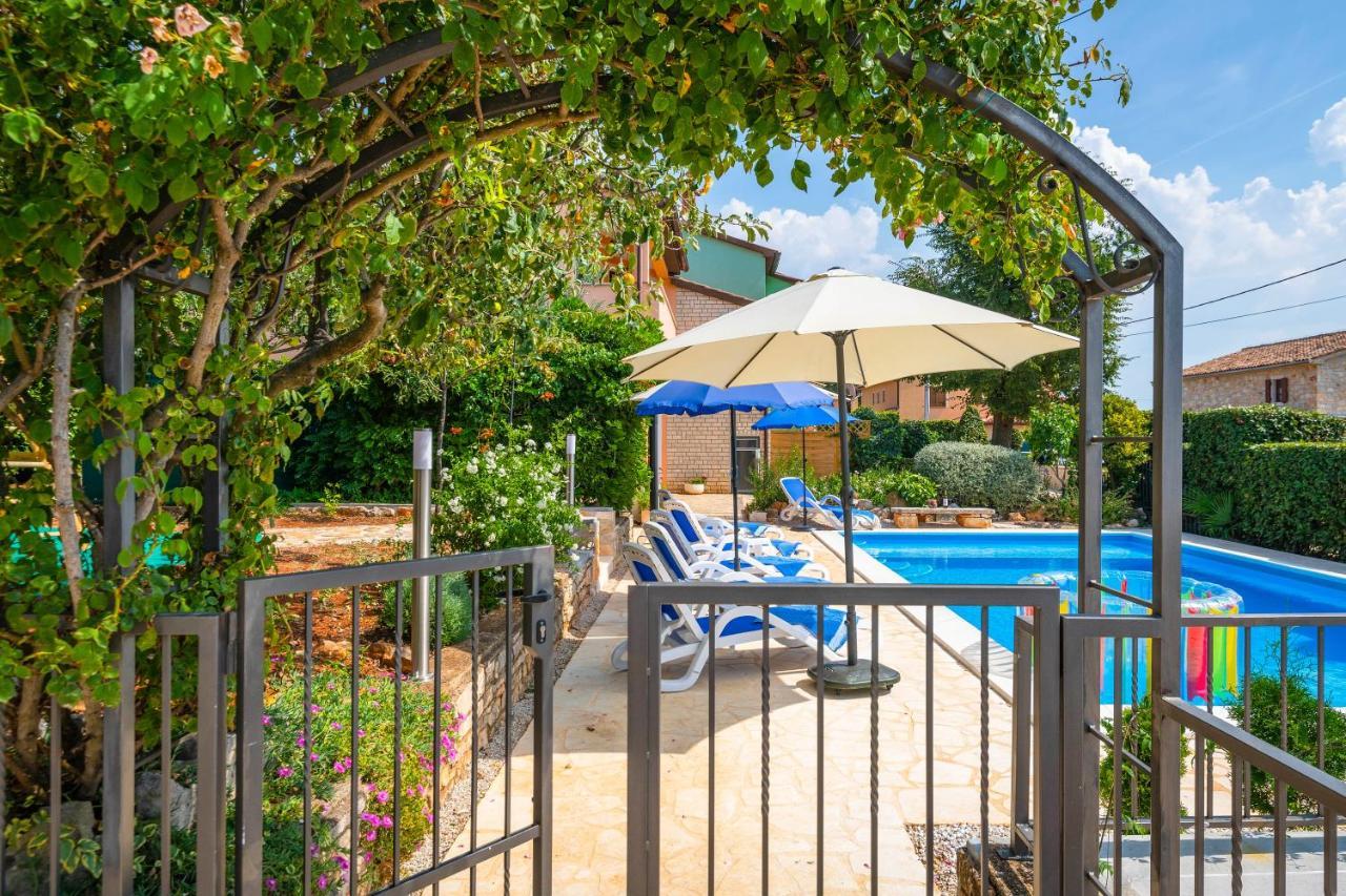 Villa Margerita With Private Pool, Yard And Parking Kaštelir Dış mekan fotoğraf