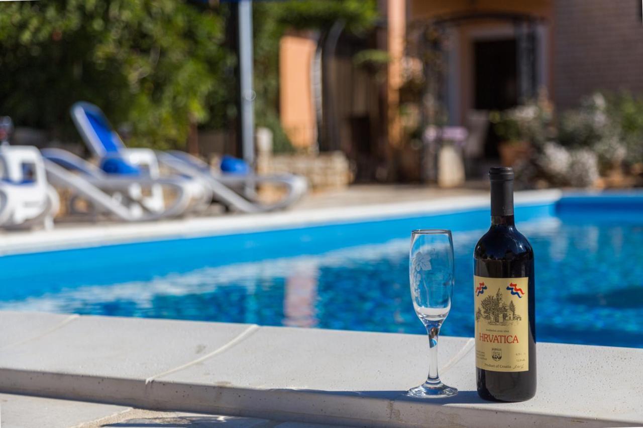 Villa Margerita With Private Pool, Yard And Parking Kaštelir Dış mekan fotoğraf